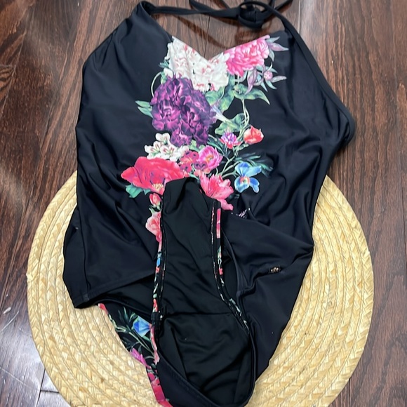 Aqua Rose Floral Prints One Piece Swimsuit Size Medium - Picture 6 of 6